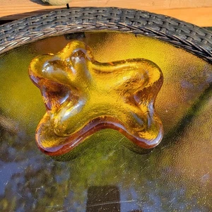 Cenicero "perro" abstracto de forma libre de vidrio Blenko vintage ~ #966 en trigo - Imagen 1 de 6