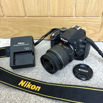 Nikon D3200 24MP Digital SLR Camera with 18-55 VR Nikon Lens - Image 1 of 4