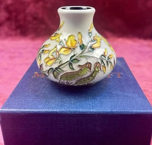 A Moorcroft Miniature Vase. Boxed And Limited Edition. 52/100 - Picture 1 of 10