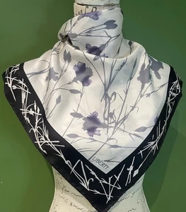 LIBERTY LONDON. 2 HÜBSCHE VINTAGE SEIDENTÜCHER - FLORALE LIBERTY PRINTS + KLEINER SCHAL - Bild 1 von 13