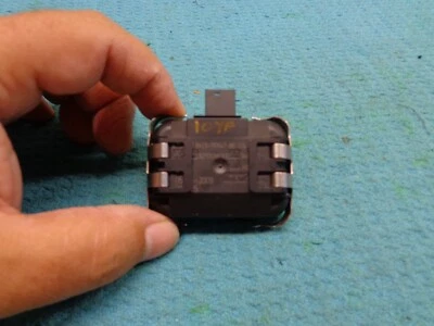 JAGUAR XKR-S 12 13 14 15 AUTOMATIC WINDSHIELD WIPER RAIN LIGHT SENSOR - Image 1 of 3