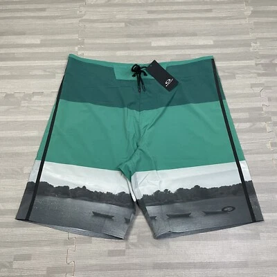 Pantalones cortos Oakley Andscape con estampado gráfico para hombre talla 36 verdes 9" $50 Foto 1 de 4