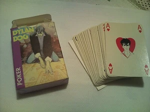 DYLAN DOG - CARTE DA GIOCO - 54 CARTE POKER - LO SCARABEO CARTE E ARTE - Foto 1 di 10