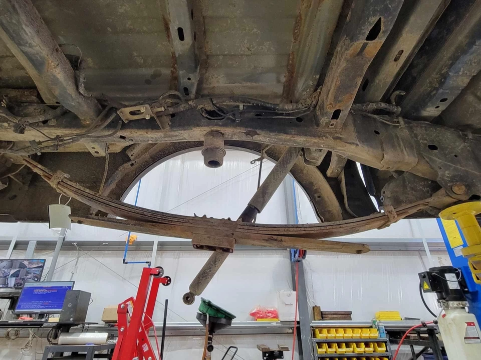 Ford F-150 2009-2014 código de montaje de resorte de hoja trasera "G" genuino OEM DL3Z5560D Foto 1 de 4