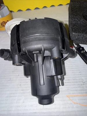 Bomba de fumaça de injeção de ar secundária para Mercedes-Benz W204 0001405185 0580000025 - Imagem 1 de 4