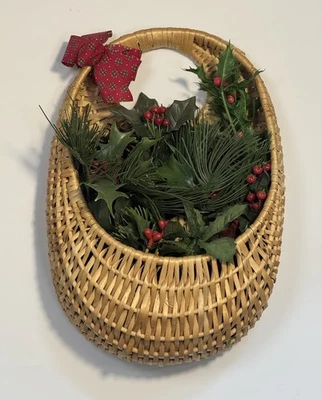 Decorative Wall Pocket Wicker Woven Basket Christmas Holiday Decor 14”x10” - Image 1 of 4