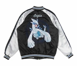 Pokemon Lugia Souvenir Jacke Sukajan Silber 25th Anniversary Größe M - Bild 1 von 8