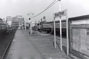 PHOTO BR British Railways Station Scene - BROAD STREET STATION 1983 1