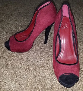 Köstliche synthetische weinrote Wildleder 5" Stiletto-Absätze offene Zehenpartie - Größe 6,5 - Bild 1 von 9