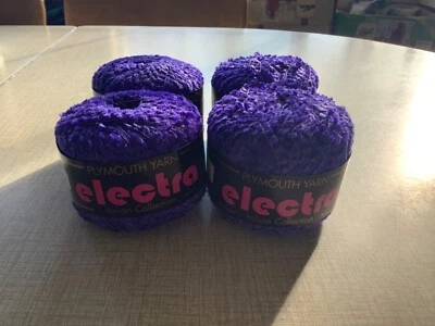 Fio Plymouth ELECTRA coleção italiana 4 novelos/bolas cor #200 roxo real - Imagem 1 de 4
