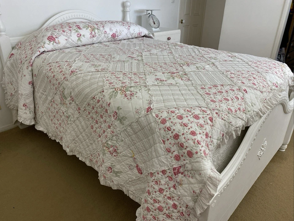 Vintage Morgan & Finch King Queen Floral Quilted Patchwork Coverlet Comforter - image 1 of 4