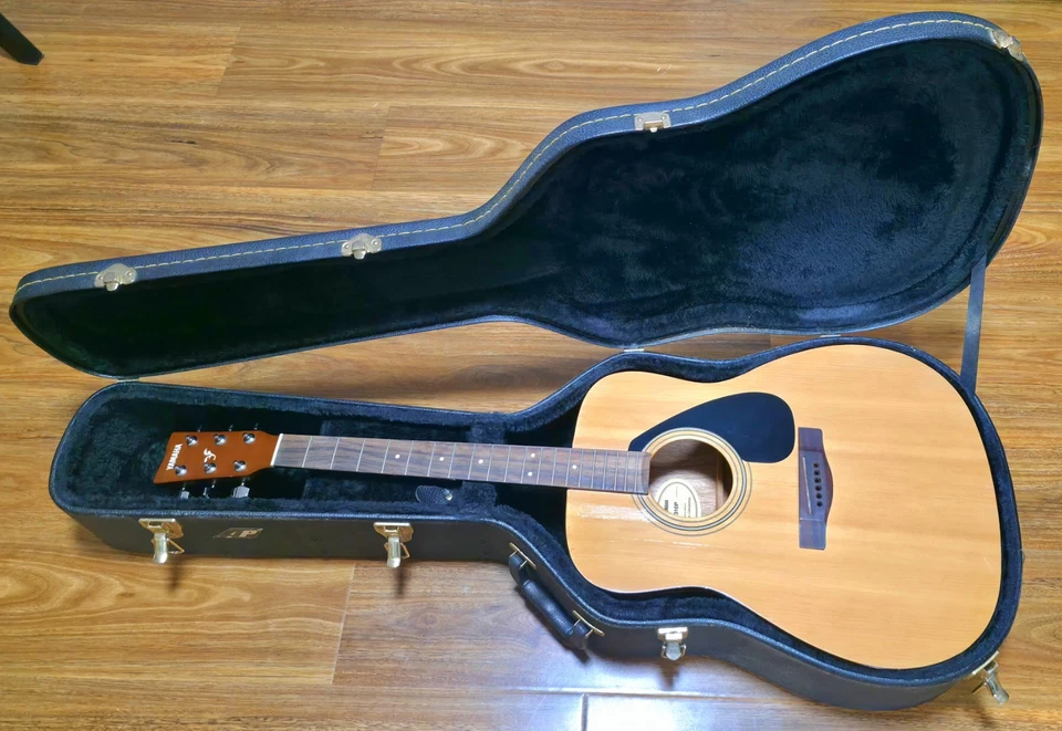 Yamaha F310P Acoutic Guitar with 2 X Elixir Steel String sets and Hard Case - image 1 of 4