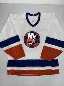 Vintage CCM NHL Mens New York Islanders White Hockey Jersey Size Large - Picture 1 of 6