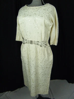 Antigo Vestido Brocado Floral Marfim Anos 60 com Cintura Prata Frisada-Busto 39/M, Como Está - Imagem 1 de 4