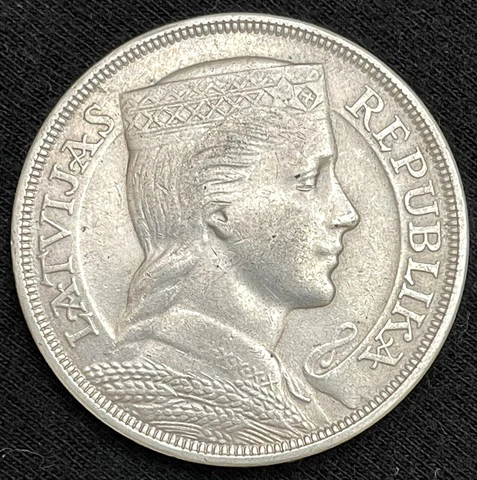 1932 Silver Latvia 5 Lati Maidens Head Coin Condition XF KM#9 Cover
