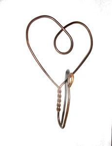 Twisted Wire Wall Hanger Heart Shape - Picture 1 of 3