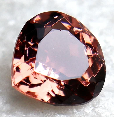 Piedra preciosa suelta certificada GGI AAA+ Alejandrita de 10 quilates corte pera Foto 1 de 4