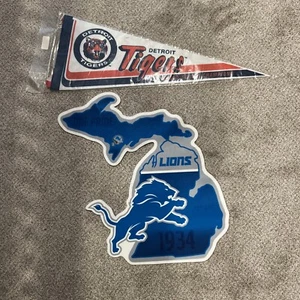 Detroit Lions NFL Banner (includes Detroit Tigers Banner) - Picture 1 of 6