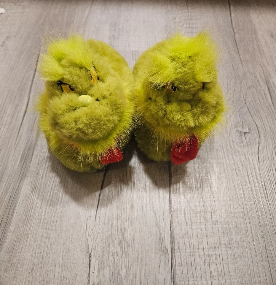 toddler slippers grinch 5t/6 only worn twice great condition, read description! - Image 1 of 3