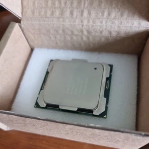 Processeur Intel SR2NZ Xeon E5-2640v4 (2,4 GHz/10 cœurs/25 Mo/90 W) - Garantie 3 ans - Photo 1/2