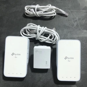 TP-LINK TL-WPA7517 KIT AV1000 GIGABIT POWERLINE AC1200 Wi-Fi EXTENDER KIT x3 - Picture 1 of 8