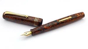 VINTAGE BAYARD FOUNTAIN PEN IN RED MOTTED SEMI FLEXIBLE 18K GOLD FINE NIB FRANCE - Picture 1 of 13