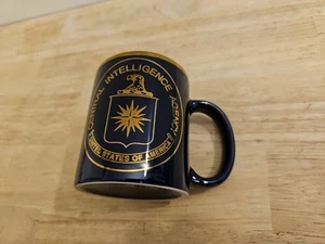 Tazza da caffè in ceramica blu CIA (Central Intelligence Agency) con bordo oro. 10 oz - Foto 1 di 4