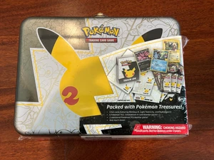Pokemon TCG Celebration 25th Anniversary Collector’s Chest Lunch Box Tin Sealed - Bild 1 von 6