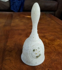 Fenton Gold Fleck Glass Pebble Daisy Custard Bell - Hand Painted by T. Gaskins - Picture 1 of 10