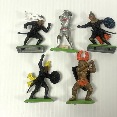 1971 Lot Of Five Britains Knights Super Deetail Medieval Knights on Foot - Image 1 of 4