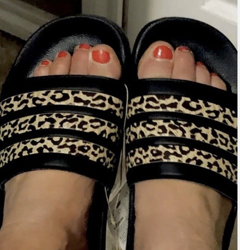 NUOVO sandalo Adidas donna Adilette doccia scivoli stampa animalier taglia 10 difetto