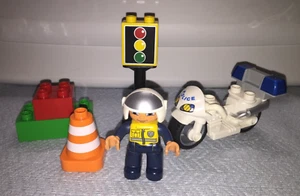 Lego DUPLO Bicicletta della Polizia #5679 8 Pezzi Moto della Polizia Ritirata 2015 - Foto 1 di 2