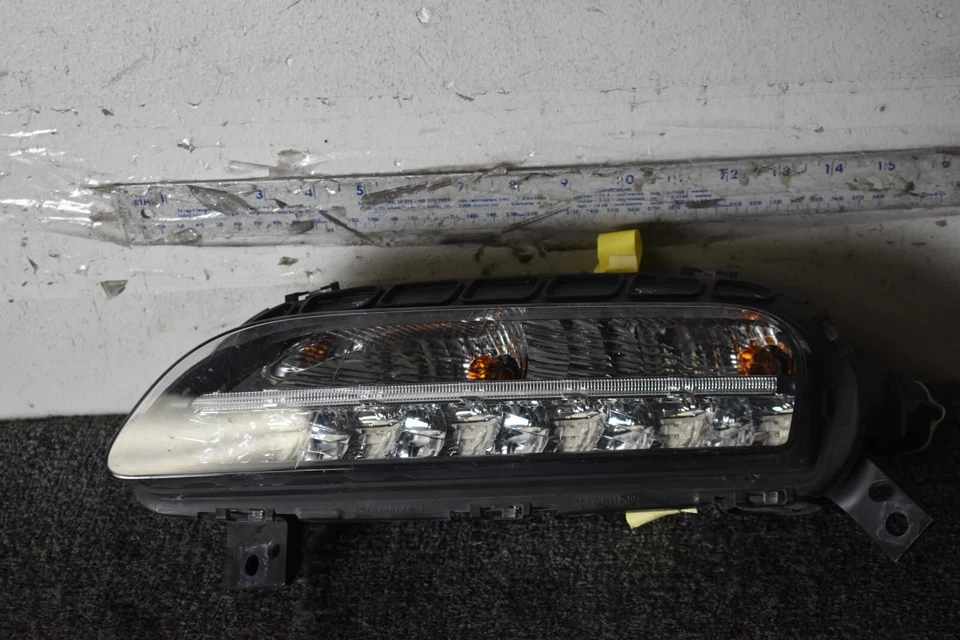 Faro antiniebla delantero izquierdo del lado del conductor Porsche Panamera 2010-2013 OEM 970631081 Foto 1 de 4