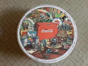 VINTAGE COCA COLA TIN, ROUND, "THE EARLY YEARS" 6.5" Diameter, 1998 GC 5-6 - Imagen 1 de 9