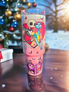 Bicchiere in acciaio inox 40 oz con manico - Nightmare Before Christmas rosa - Foto 1 di 11
