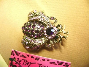 NWT- BETSEY JOHNSON PURPLE SPARKLE CRYSTAL BEE/ BUG BROOCH. USA SELLER - Picture 1 of 5