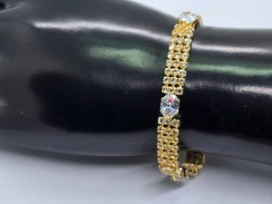 Wunderschönes und funkelndes Armband mit Kristalldiamanten in Gold - Bild 1 von 3