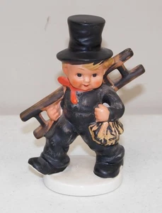 5,5" groß Vintage Goebel "Schornsteinfeger" #KF38 (Junge mit Leiter) hat einige Risse! - Bild 1 von 3
