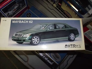 Auto Art 1/18 Mercedes Benz Maybach 62 green 2 tone - Picture 1 of 3