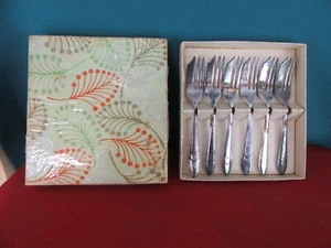 710. Set of 6 Sheffield England Silver Plate 5" Pie Snack Dessert Forks MS LTD - Picture 1 of 5