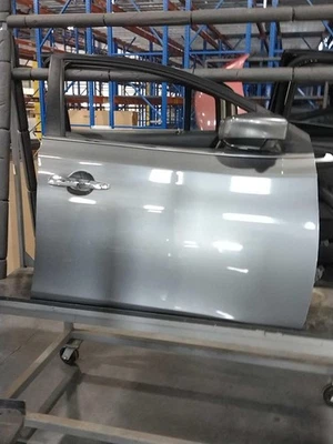 Conjunto de puerta delantera derecha usado se adapta a: plataforma delantera eléctrica Nissan Sentra 2018 Foto 1 de 4