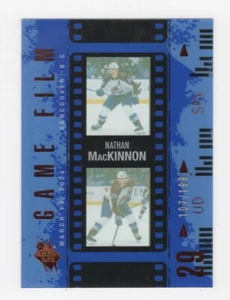 2024-25 SPx HOCKEY BLU 107/199 GIOCO FILM NATHAN MACKINNON COLORADO VALANGA - Foto 1 di 2