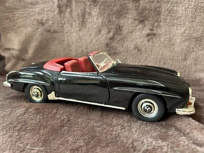ERTL 1:18 Die-Cast Mercedes Benz 190SL  Foto 1 de 4