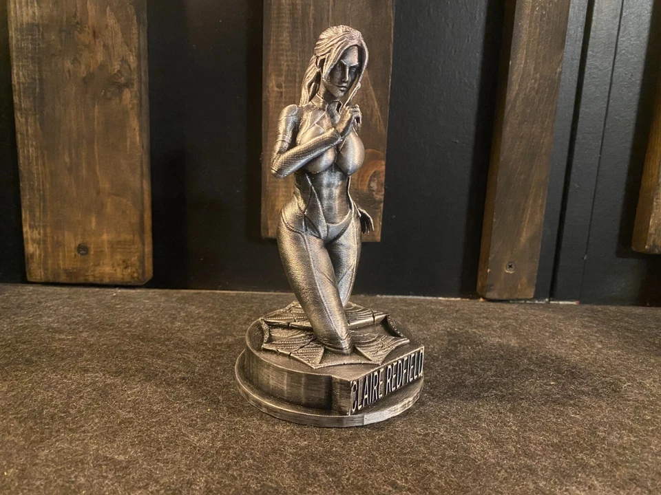 Estatua Resident Evil Claire Redfield en plata vintage 6 pulgadas de alto Foto 1 de 4