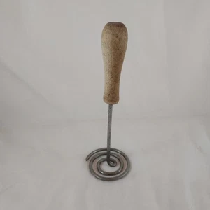 Vintage primitiver gedrehter Metall Kartoffel Gemüse Stampfer Holzgriff Küchenwerkzeug - Bild 1 von 8