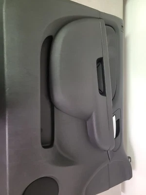 Driver Front Door Panel Black removed from 2014 Chevrolet Suburban Foto 1 de 4