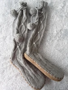 Victoria's Secret Rare Love Pink Grey Cable Knit Muk Luks slippers Sz S 5-6 New - Picture 1 of 5