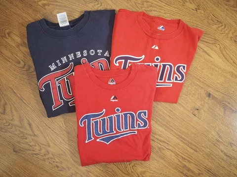 Lot of 3 Unisex Minnesota Twins Two Red Mauer 7 t-shirts One Blue t-shirt Cover