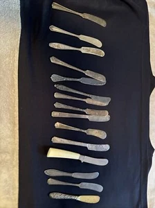 Lot of 15 Assorted Vintage Silverplate Master Butter Knives. - Picture 1 of 6