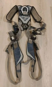 3M Dbi-Sala 1113004 Full Body Climbing Harness, Medium, Polyester, Gray - Picture 1 of 11